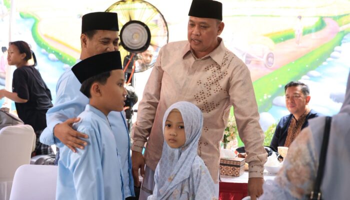 Wali Kota Bekasi Gelar Open House, Warga Antusias Bersilaturahmi