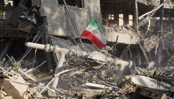 Biadab AS – Israel Gunakan Bom “Bunker Buster” Serang Universitas Sharif, Puluhan Korban Jiwa