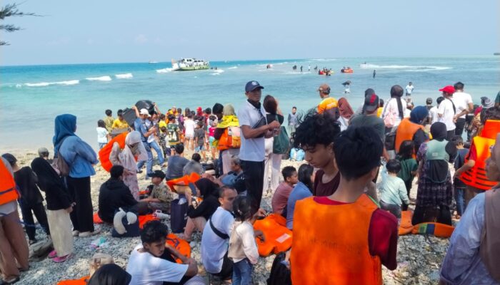 Kapal KM Makmur Jaya Mati Mesin, Ratusan Penumpang Terombang-Ambing di Laut