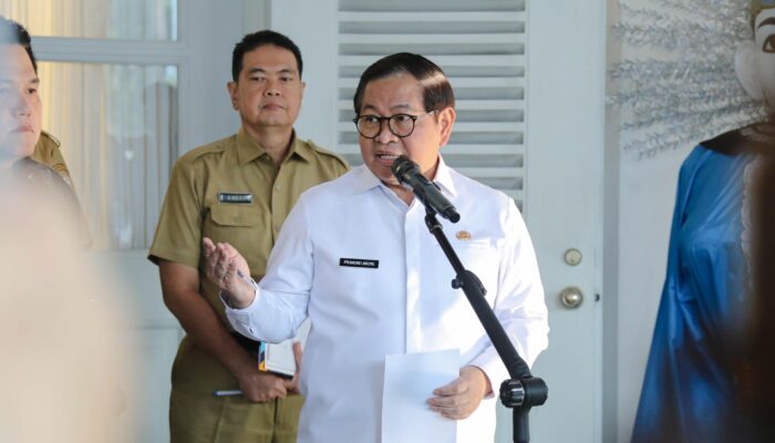 Pramono Perintahkan Pelaku Pembuangan Sampah Ilegal di Nagrak Ditindak Tegas